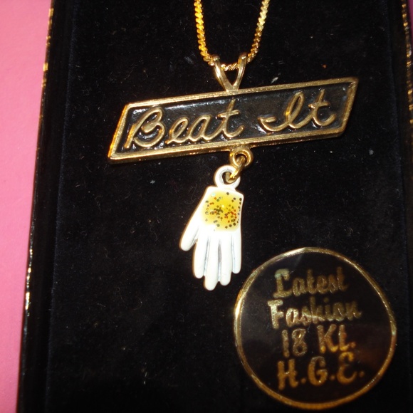 Vintage Michael Jackson Glitter Glove- "Beat It" Pendant Necklace   Never Worn! - Picture 1 of 5
